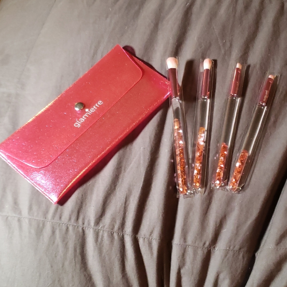 *NEW*Glamierre 4 Piece Brush Set W/Bag